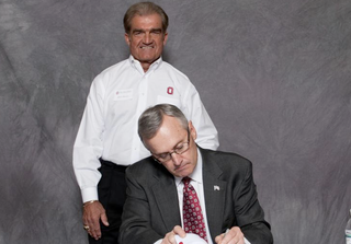 Illustration for article titled Many Special People Excitedly Posed For Pictures With Jim Tressel Last Week